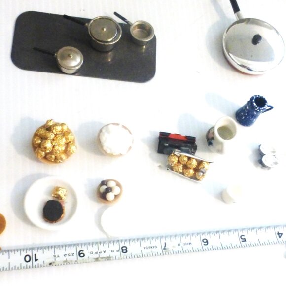 TYS1 - Huge Lot Doll House CHEF'S KITCHEN Barbie Kitchen Pots Pans Dishes Fridge - Picture 10 of 15